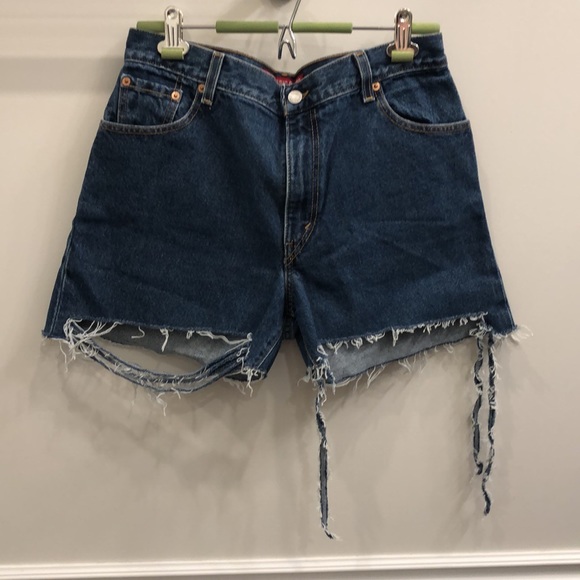 BRAND NEW LEVI SHORTS - Picture 5 of 15